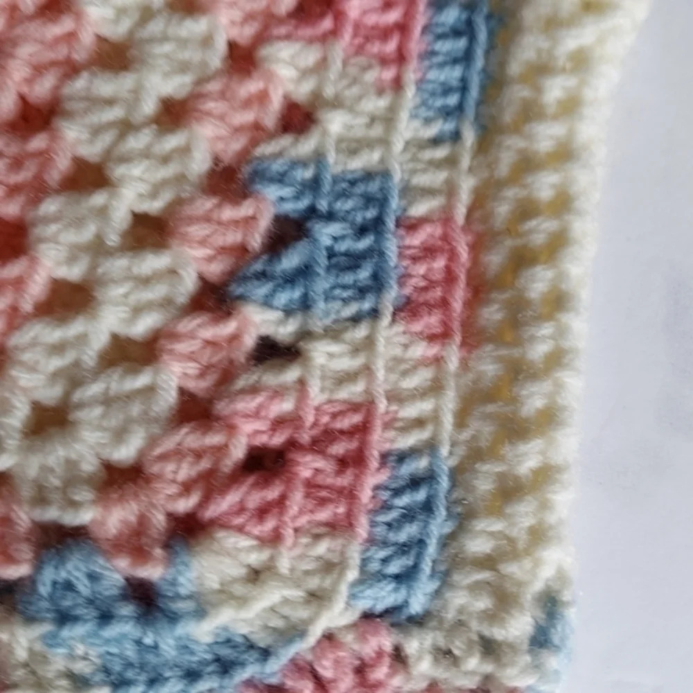 Vintage Y2K Blue Pink White Grannycore Granny Square Crocheted Crop Sweater … - Picture 7 of 12